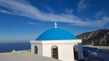 Εκκλησία με μπλε τρούλο