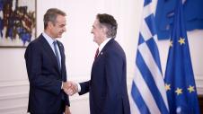 Κυριάκος Μητσοτάκης χειραψία