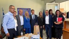 Επίσημοι σε εκδήλωση γραφείου