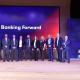 Άτομα σε εκδήλωση της Eurobank